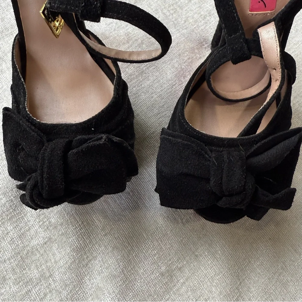 Betsy Johnson Black Velvet Platform Heels with Bows Sz 6